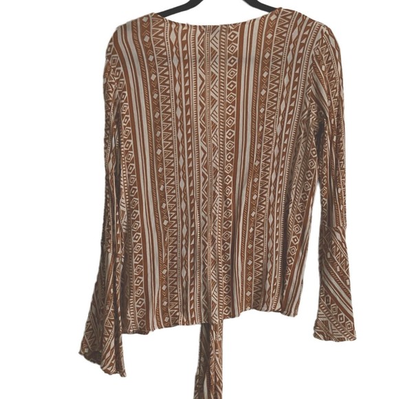 Wishlist Apparel Womans Small Boho Rayon Blouse Pullover Style Twist Knot Front - Picture 2 of 8